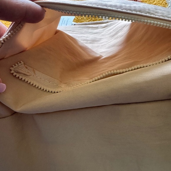 BEIS Sport Duffle - Picture 14 of 14